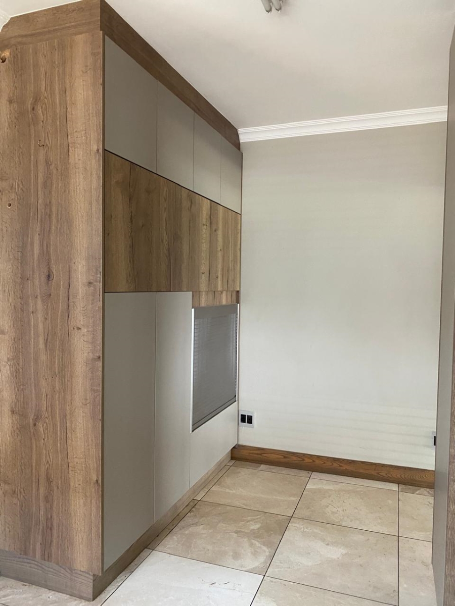 6 Bedroom Property for Sale in Birdwood Estate North West